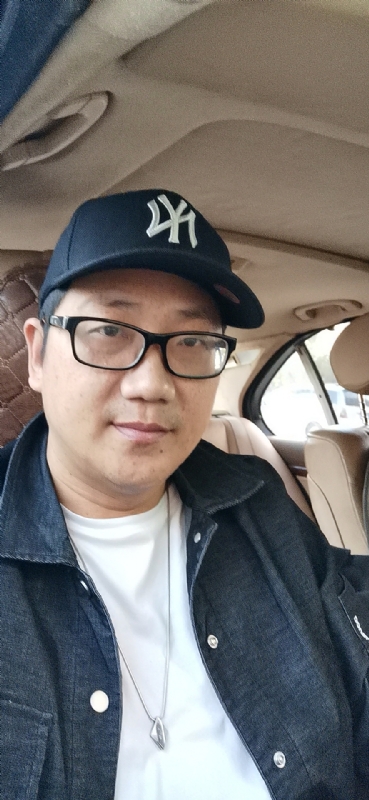 拥抱幸福的第一张照片--永春婚介网