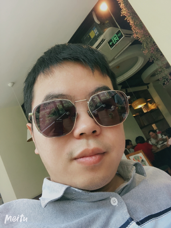 月台等路人的第一张照片--永春婚介网