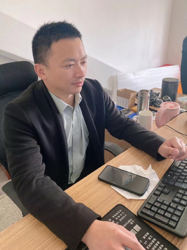 落叶知秋的第一张照片--永春婚介网